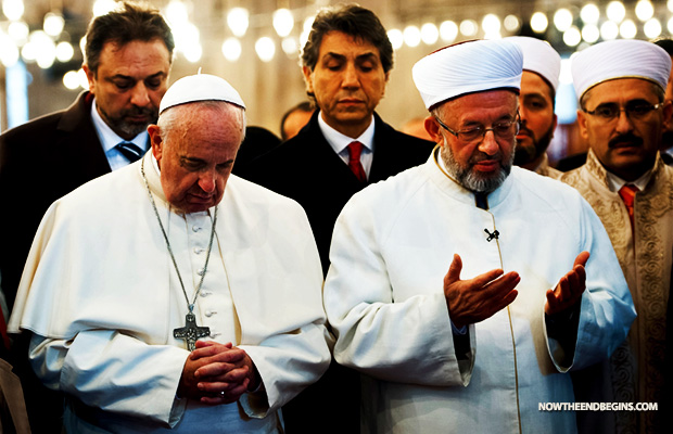 pope-francis-prays-in-turkey-mosque-istanbul-new-outreach