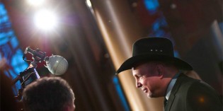 Country Superstar Garth Brooks Pledges Undying Love And Support For Obama Country Superstar Garth Brooks Pledges Undying Love And Support For Obama