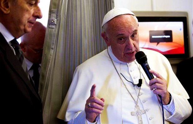 pope-francis-charlie-hebdo-he-can-expect-a-punch-islam-muslims