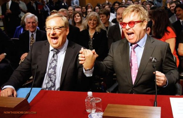 rick-warren-elton-john-holding-hands-joke-about-kissing-each-other