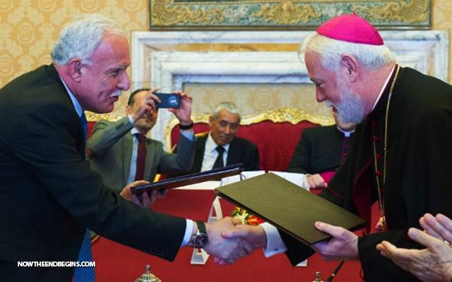 vatican-signs-treaty-with-state-of-palestine-paul-gallagher-riad-al-malki