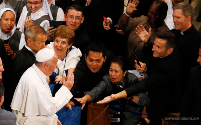 THE WORSHIP OF POPE FRANCIS PROVES PEOPLE ARE READY TO RECEIVE ANTICHRIST