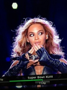 beyonce-flashes-illuminati-sign-at-super-bowl-february-3-2013