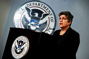 dhs-janet-napolitano-buying-7000-assault-weapons-rifles-for-personal-defense