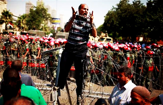 egypt-dissolves-parliment-as-military-seizes-control-june-14-2012
