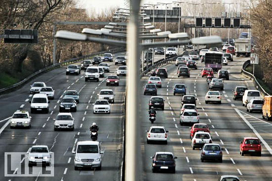 should cars be banned from city If there is major shopping, arenas, libraries, and residential in the core, how do you ban cars i live in the country where there is no public transportation. should cars be banned from city If there is major shopping, arenas, libraries, and residential in the core, how do you ban cars i live in the country where there is no public transportation.