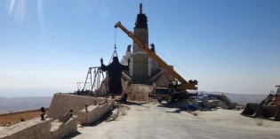 Giant Statue Of Jesus Raised Up In Midst Of Syrian War Giant Statue Of Jesus Raised Up In Midst Of Syrian War