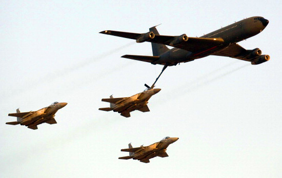 israeli-f15-fighter-jets-refueling-in-mid-air