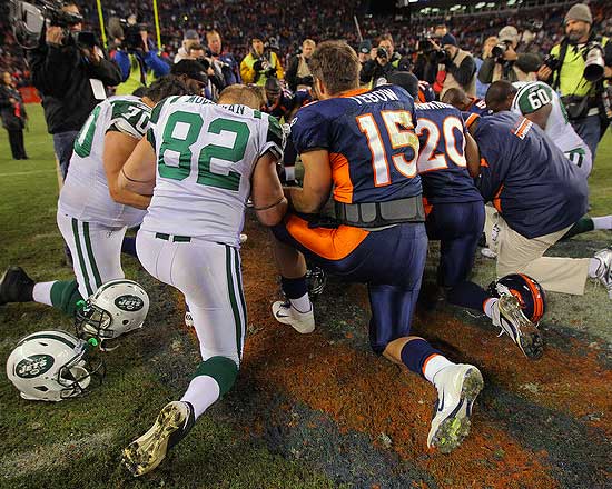 tim-tebow-miracle-win-over-jets-mile-high-denver-broncos-praying