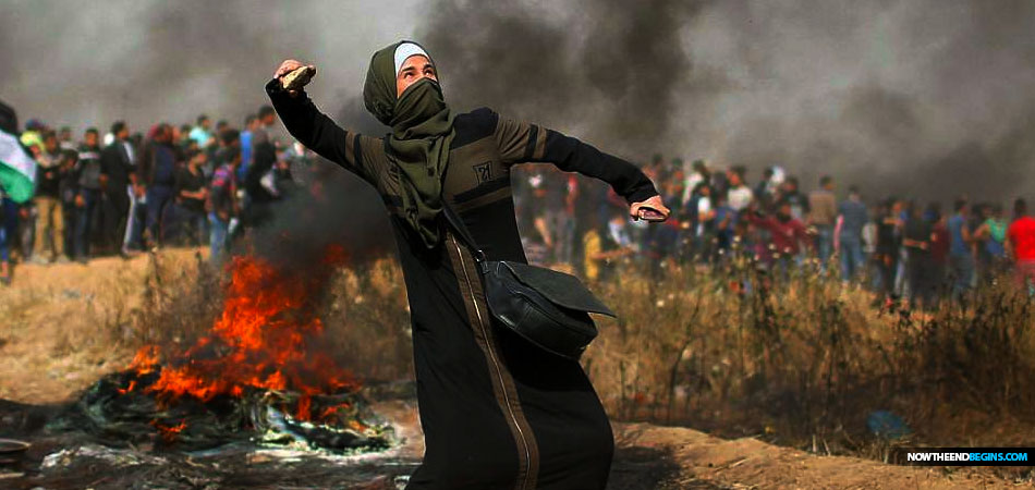 palestinians-protest-gaza-border-kite-bomb-burning-tires-israel
