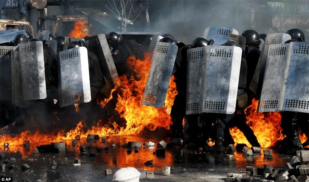 ukraine-explodes-with-protests-against-government-in-kiev-01