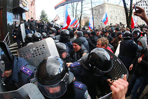 pro-russian-forces-protestors-seize-government-buildings-ukraine-donetsk