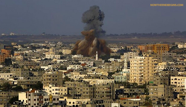 hamas-rains-down-rockets-tel-aviv-idf-responds-august-20-2014