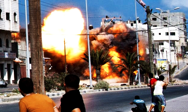 israel-destroys-apartment-buildings-in-gaza-after-hamas-missile-strike-august-23-2014