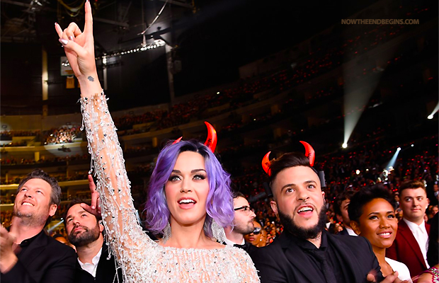 katy-perry-wearing-devil-horns-at-2015-grammys-satanism-in-america