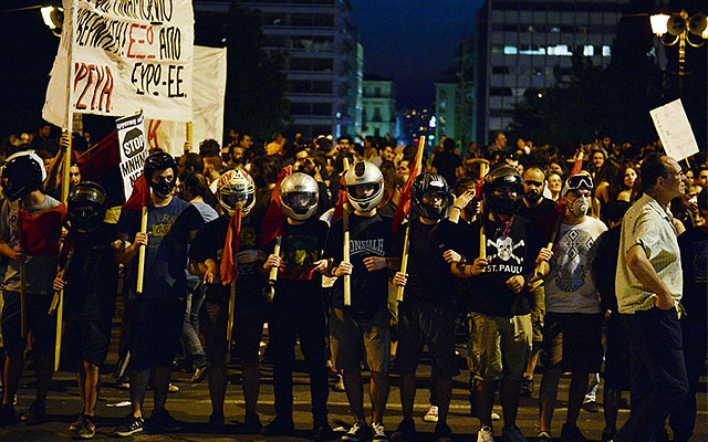 protestors-set-greece-on-fire-after-austerity-measures-alexis-tsipras-02