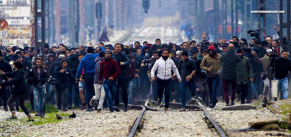 muslim-migrants-tear-down-fence-in-macendonia-greece-islam-terrorism-nteb