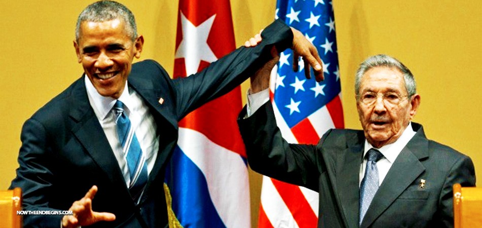 obama-goes-limp-as-raul-castro-tried-raising-his-hand-in-awkward-salute-nteb