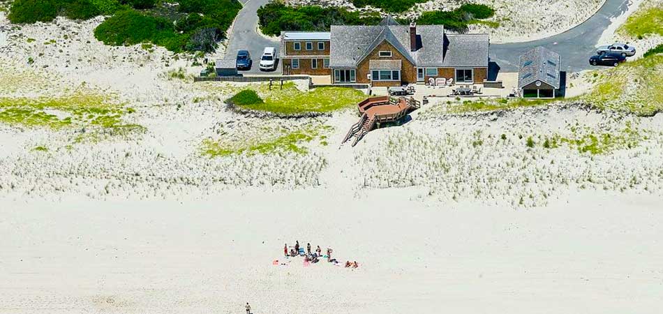 new-jersey-gov-chris-christie-orders--state-run-beaches-closed-then-uses-privately-02