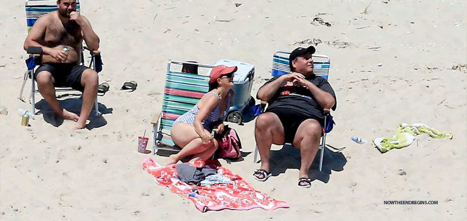 new-jersey-gov-chris-christie-orders--state-run-beaches-closed-then-uses-privately