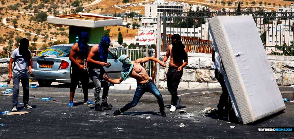 palestinians-riot-as-temple-mount-reopens-96-injured-jerusalem-israel