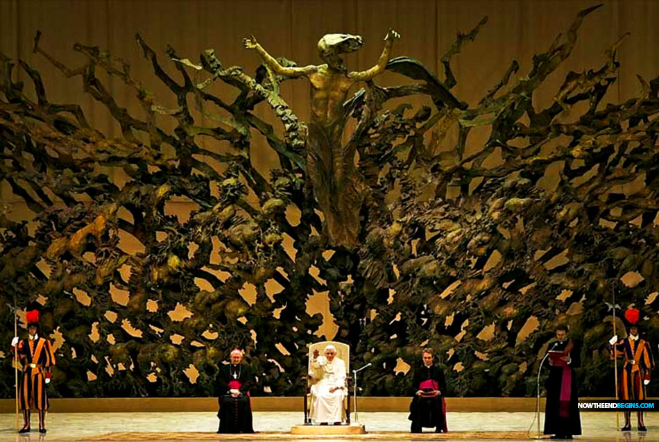 hall-of-pontifical-audiences-pope-paul-v1-audience-building-reptile-snake-dragon-revelation-17-catholic-church-statue-christ-pericle-fazzini