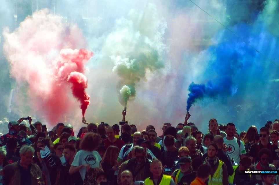 france-paris-may-day-riots-anti-capitalist-black-bloc-armageddon-yellow-vest-protests-2019