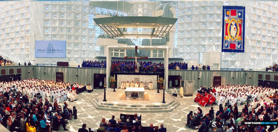 Thousands attend dazzling dedication of remodeled Christ Cathedral, Orange Countyâs new center of Catholicism