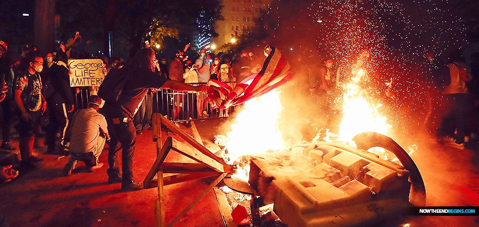 pro-fascist-antifa-domestic-terror-group-surrounds-white-house-washington-dc-burning-