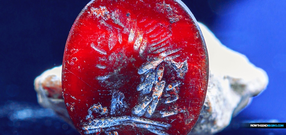 biblical-archaeologists-find-2000-year-old-ring-engraved-greek-god-apollo-jerusalem