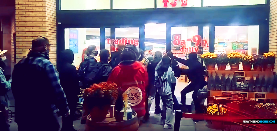 black-lives-matter-domestic-terrorists-force-their-way-into-seattle-trader-joes-demand-15-percent-profits-blm-riots