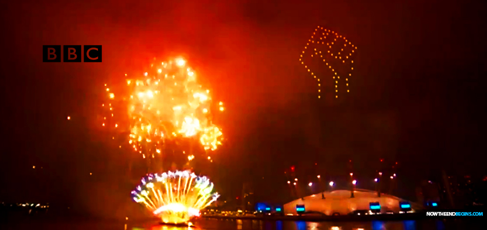 muslim-mayor-london-england-sadiq-kahn-lights-up-new-years-eve-fireworks-with-blm-black-lives-matter-marxist-fist-david-dorn