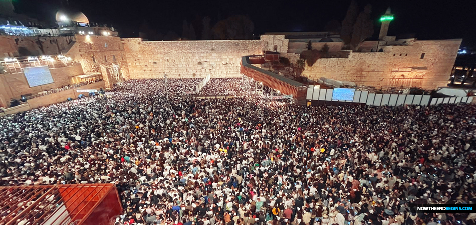 day-of-atonement-israel-western-wall-2022-jews-yom-kippur