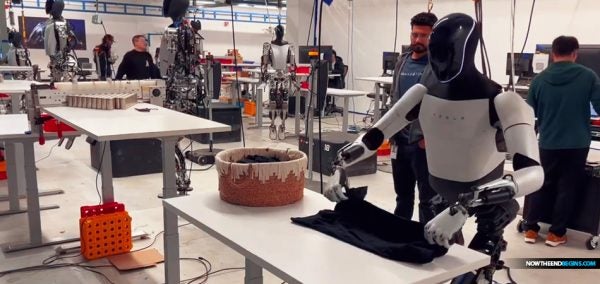 Tesla Using Machine Learning Tesla Robot Optimus Is Now Able To Deftly Fold A Shirt As Machine ...