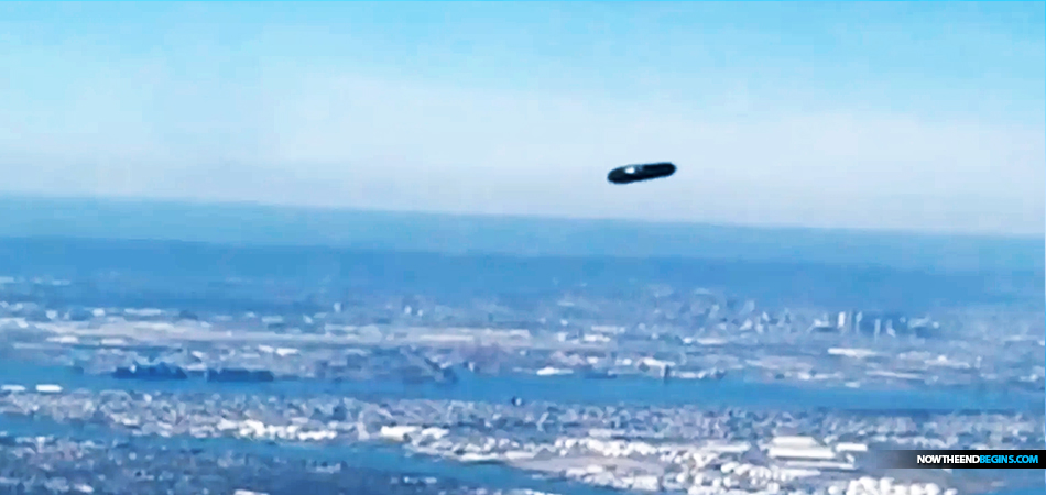 woman-sees-ufo-outside-her-palne-window-flying-over-new-york-city