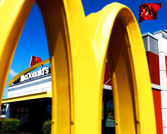deadly-ecoli-outbreak-at-mcdonalds-quarter-pounder-after-donald-trump-works-shift